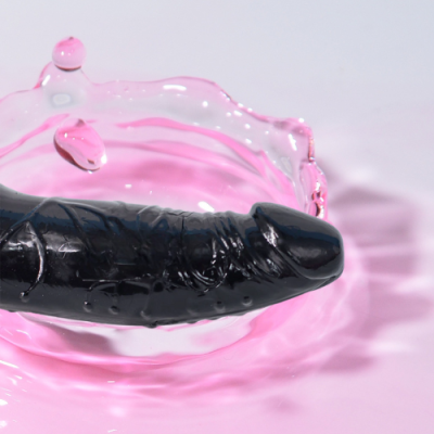 Dương vật giả silicon cong Shaki Sweet giá rẻ